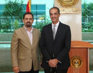 معالي وزير الاتصالات الدكتور عمرو طلعت والزميل محمد لطفي ..