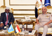وزير الدفاع يبحث مع نظيره الصومالى تعزيز التعاون العسكرى