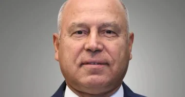 الفريق كامل الوزير وزير الصناعة والنقل