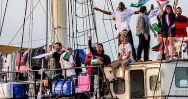 أسطول الصمود يكسر حصار غزة بوصول أول سفينة