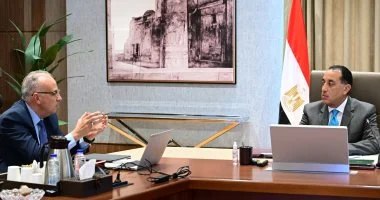رئيس الوزراء يتابع جهود إزالة تعديات نهر النيل في إطار "المشروع القومي"