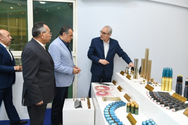 وزير الإنتاج الحربي يزور أبو زعبل وينقل توجيهات التطوير