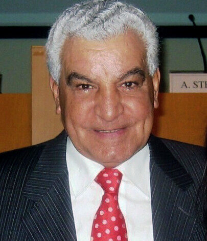 - زاهي حواس يسلط الضوء على أزمة رواتب مرممي الآثار