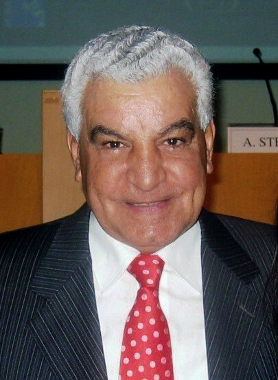 - زاهي حواس يسلط الضوء على أزمة رواتب مرممي الآثار