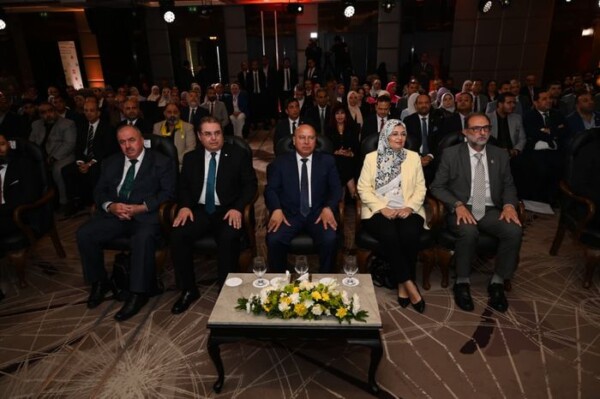 وزير الصناعة: ندعو الشركات لتوطين تكنولوجيا الصناعات الخضراء والاستثمار في تطبيقات الجودة والتقييس