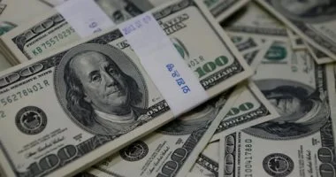 سعر صرف الدولار يتراجع أمام الجنيه اليوم