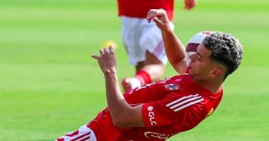 إمام عاشور لاعب النادي الأهلي