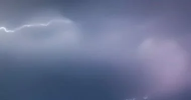 البرق يضيء سماء الإسكندرية.. وأمطار رعدية تضرب المحافظة