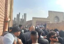 محبو وأصدقاء إسماعيل الليثي يودعون جثمانه فى مقابر الأباجية وسط حزن شديد