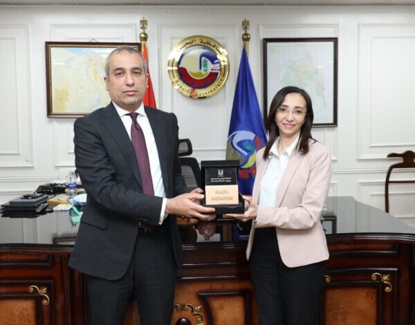 رئيس البنك الزراعي المصري يستعرض مع محافظ البحيرة برامج تمويل صغار المزارعين لتحقيق التنمية الزراعية والريفية