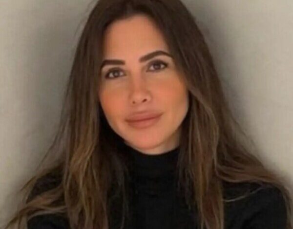 الكاتبة والناشطة نورا سمير فرج