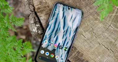 تجربة غير متوقعة: أحد المستخدمين يكشف كيف أنقذه هاتف Pixel 8a فى 2026