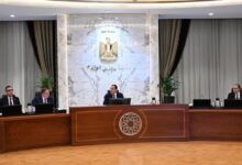 بحضور محافظ البنك المركزي.. رئيس الوزراء يترأس اجتماع المجموعة الوزارية الاقتصادية