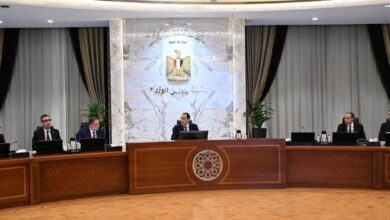 بحضور محافظ البنك المركزي.. رئيس الوزراء يترأس اجتماع المجموعة الوزارية الاقتصادية