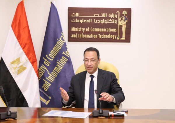 المهندس رأفت هندي وزير الإتصالات وتكنولوجيا المعلومات